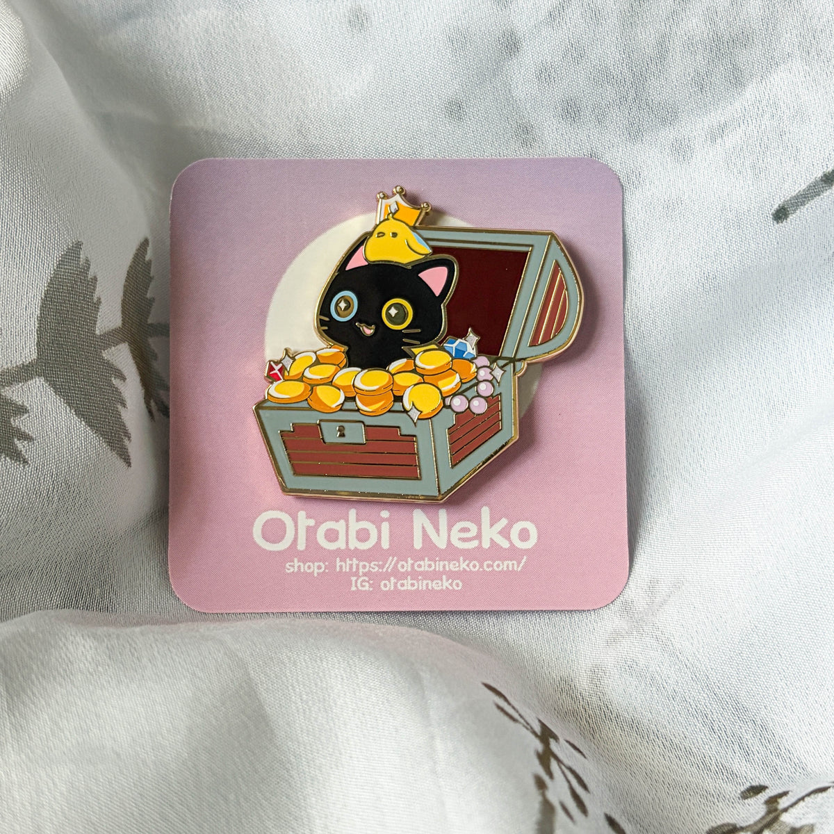Treasure Kitty  Enamel Pin